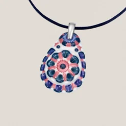 Colgante Nº 3 Oval y Cordón de Seda Azul